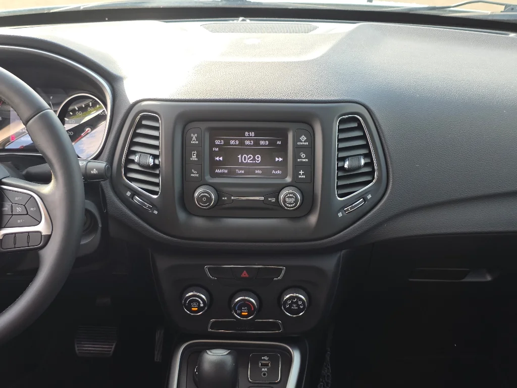 Used 2017 White Clear Coat Jeep Latitude image 3