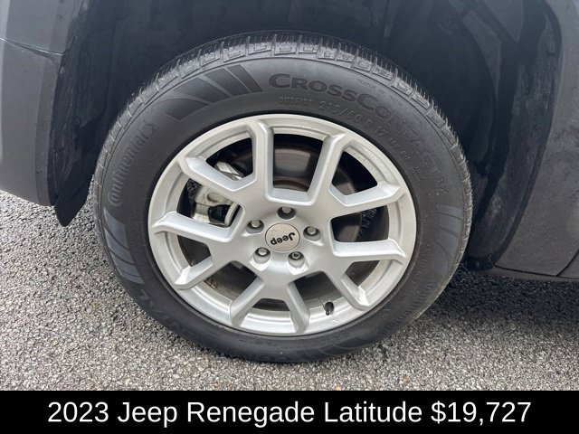 Used 2023 Graphite Gray Jeep Latitude image 9