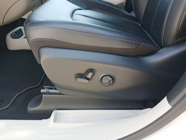 Used 2024 White Chrysler Touring L image 27