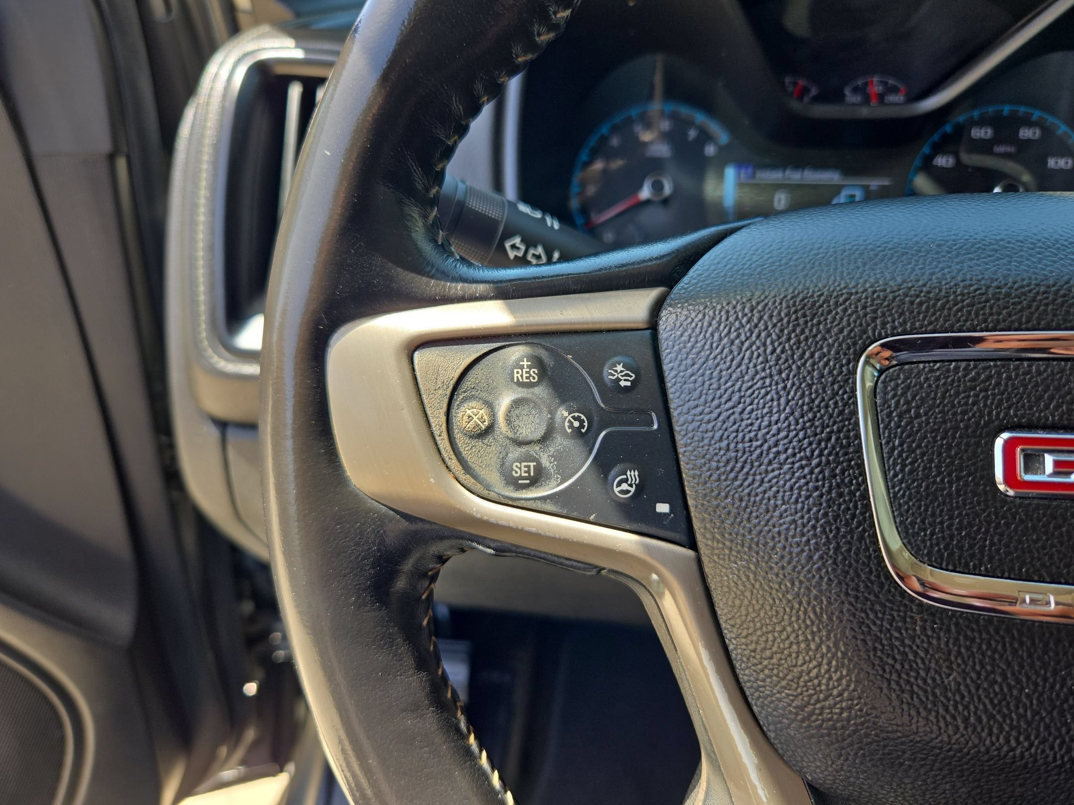 Used 2018 Mineral Metallic GMC 2WD Denali image 23