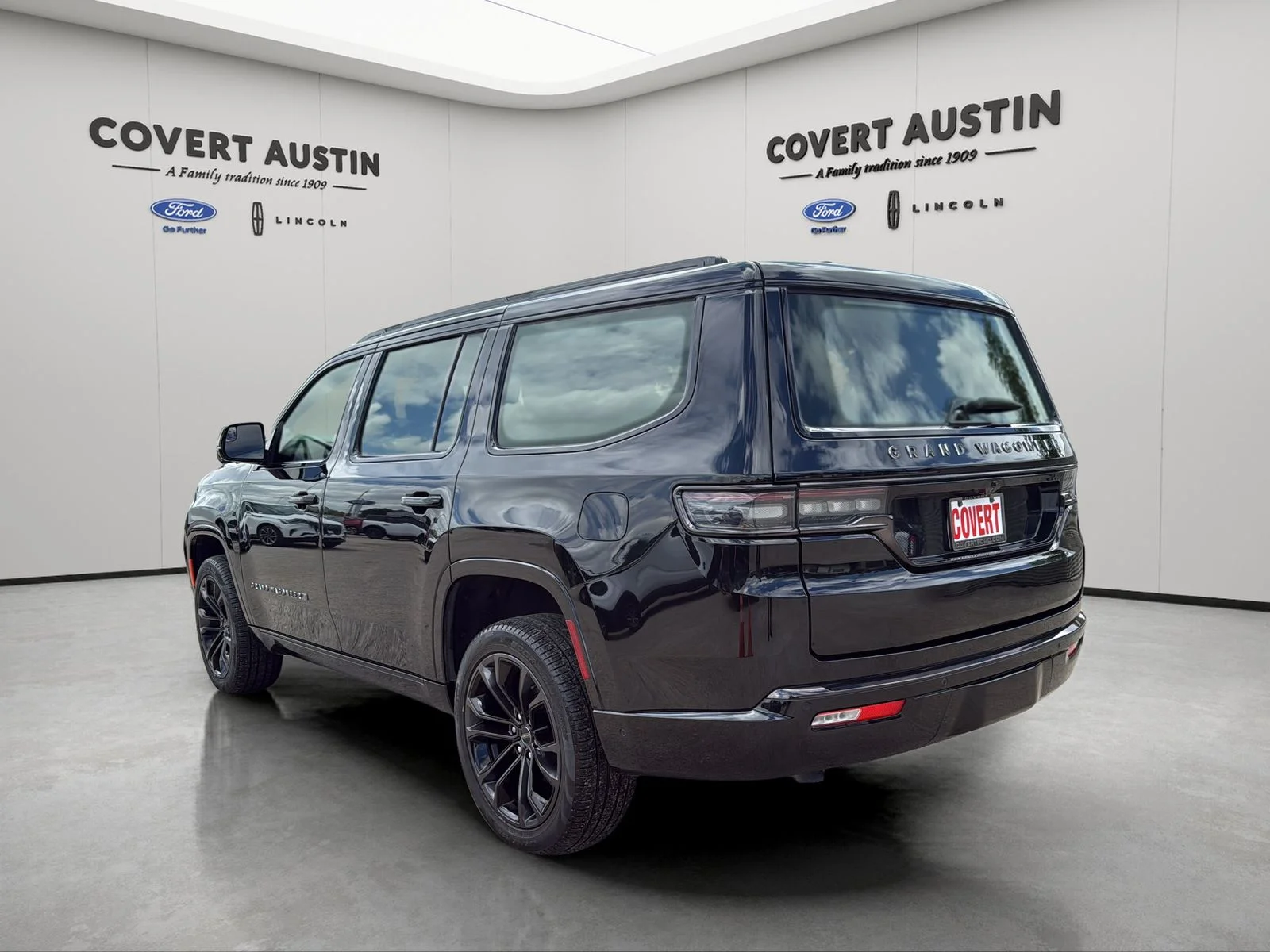 Used 2024 Black Jeep Series III image 3