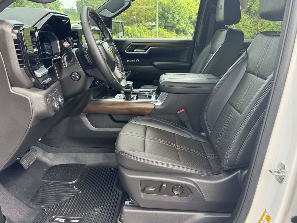 Used 2025 Beige Chevrolet High Country image 20