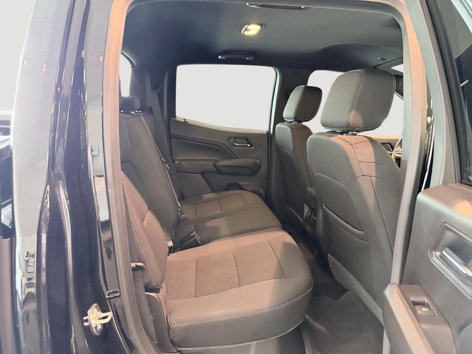 Used 2025 Onyx Black GMC Elevation image 26