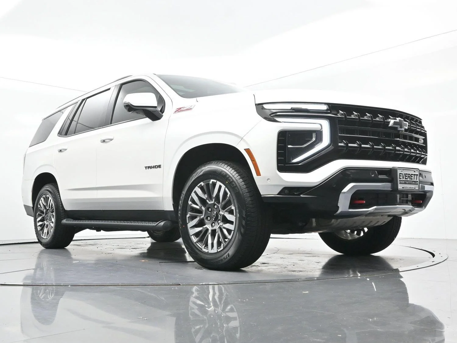 Used 2025 Iridescent Pearl Tricoat Chevrolet Z71 image 44