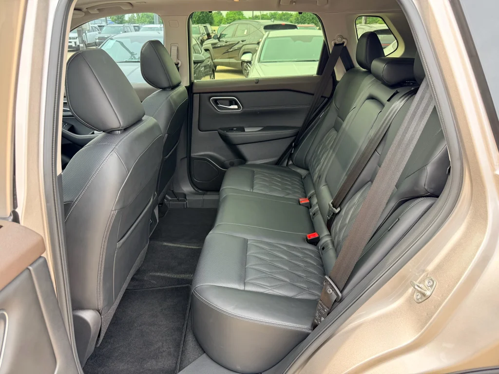 Used 2023 Champagne Silver Metallic Nissan Platinum image 27
