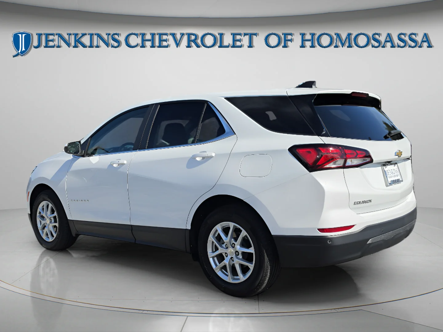 Used 2024 Summit White Chevrolet LT image 8
