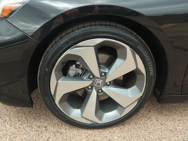 Used 2018  Honda Touring image 26