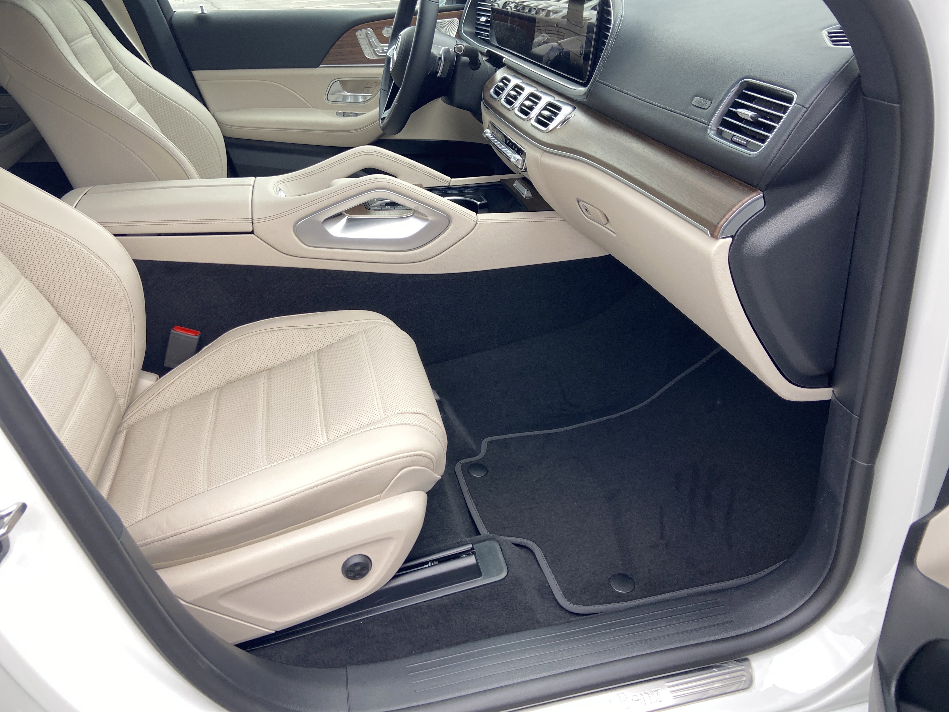 New 2026 Polar White Mercedes-Benz GLE 450 4MATIC® Coupe image 43