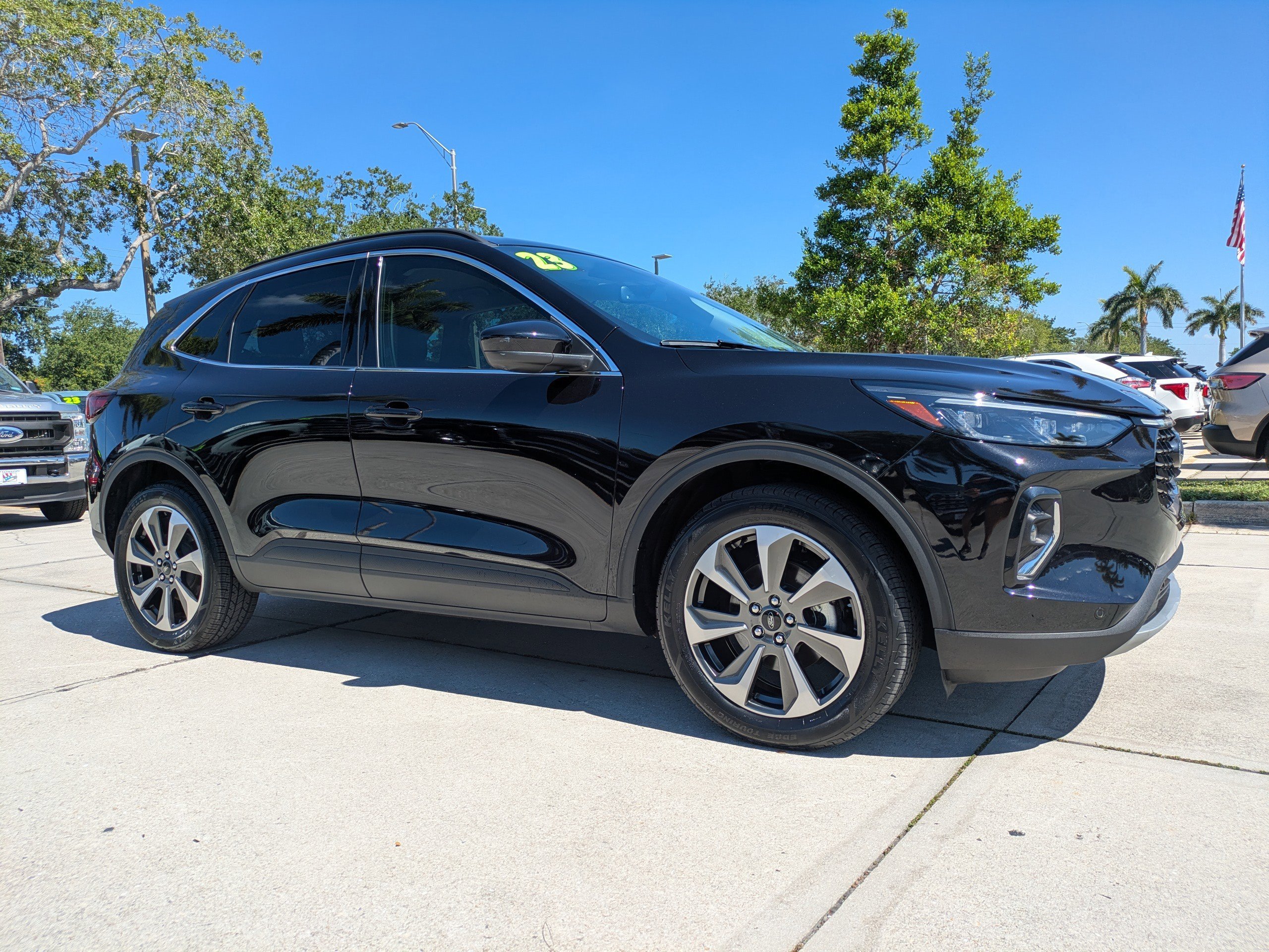 2023 Ford Escape Platinum AWD Hybrid's photo