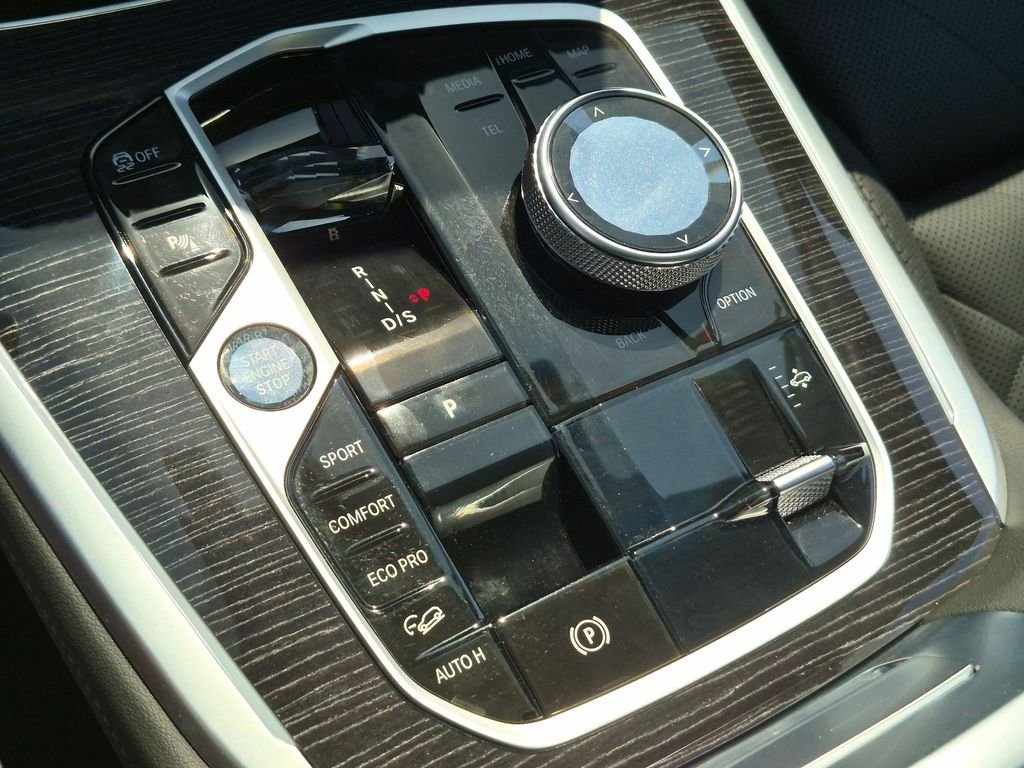 Used 2026 Black BMW xDrive40i image 10