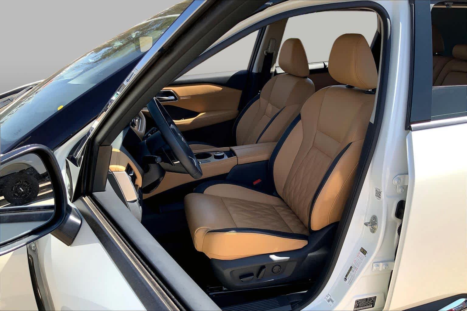 Used 2023 Pearl White Tricoat/Super Black Nissan Platinum image 8