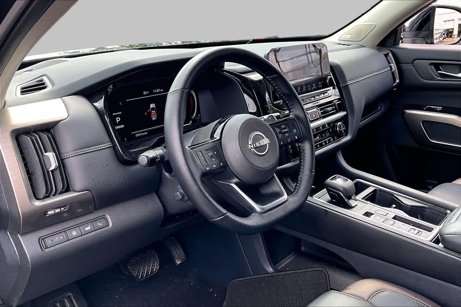 Used 2025 Super Black Nissan Platinum image 17