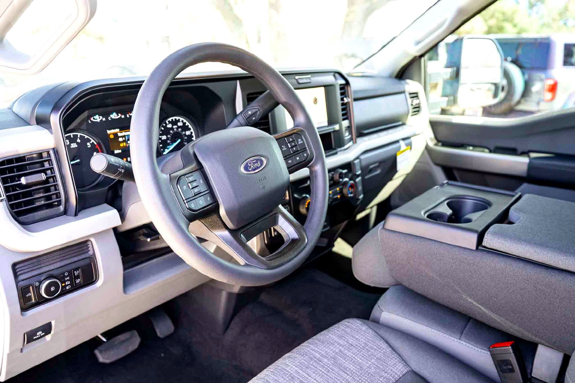 New 2026 Oxford White Ford XLT image 10