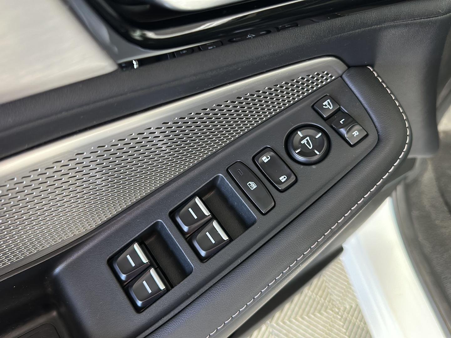 Used 2023 Platinum White Pearl Acura SH-AWD w/Tech image 13