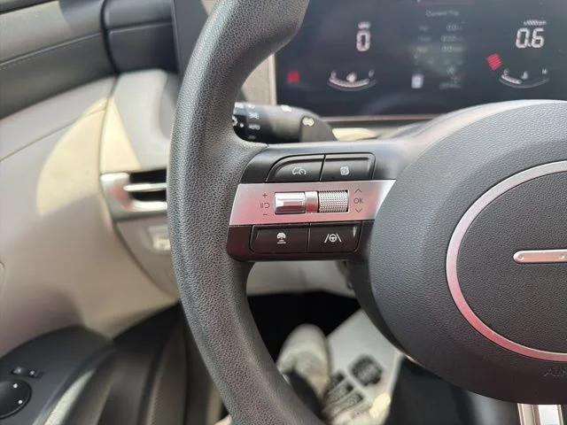 Used 2025 Silver Hyundai SEL image 38
