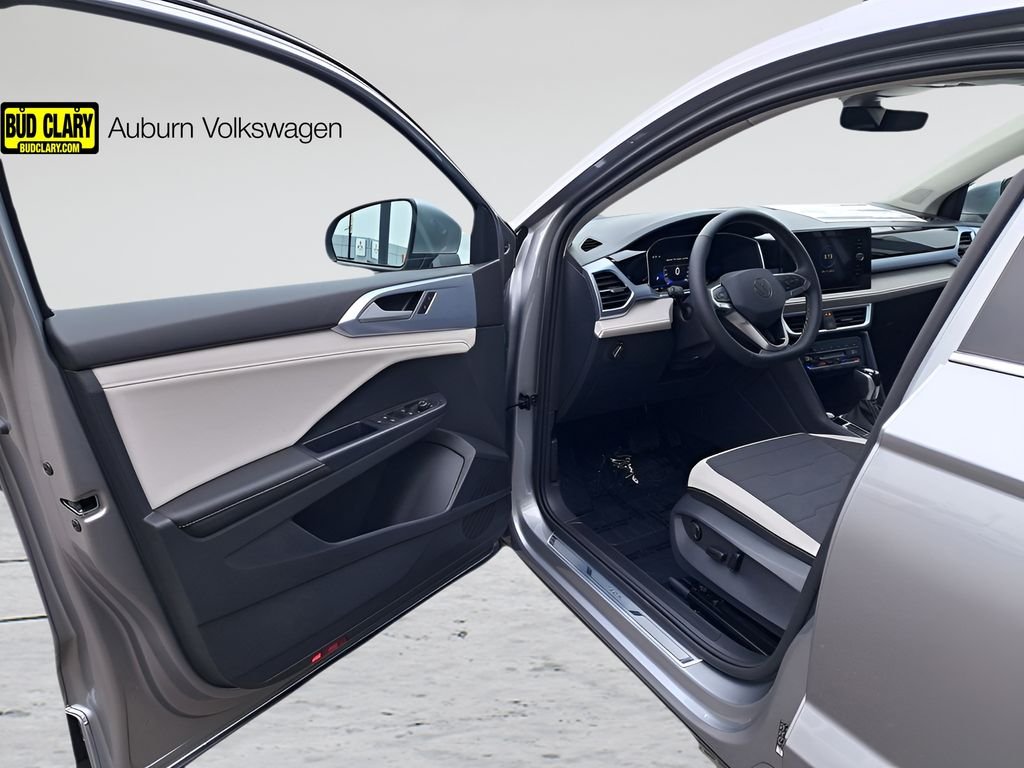 2025 Volkswagen Taos SE - Photo 12