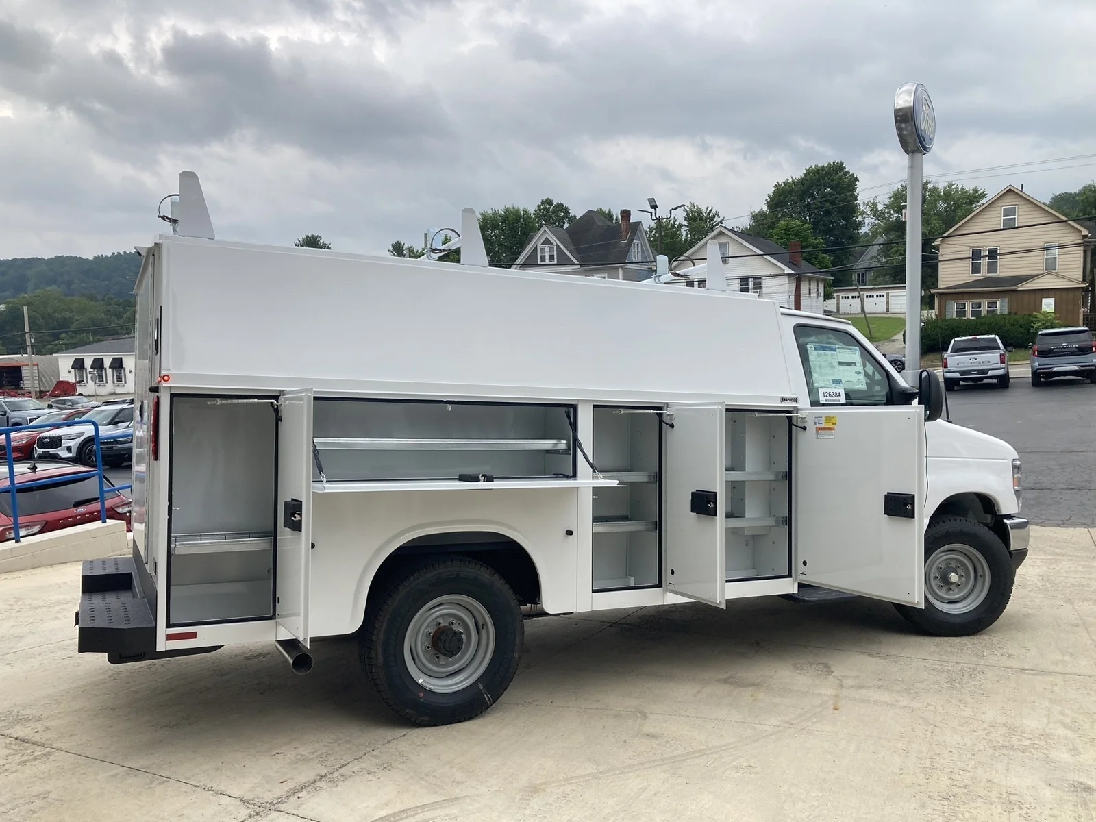 New 2027 Oxford White Ford E-350 SRW image 4