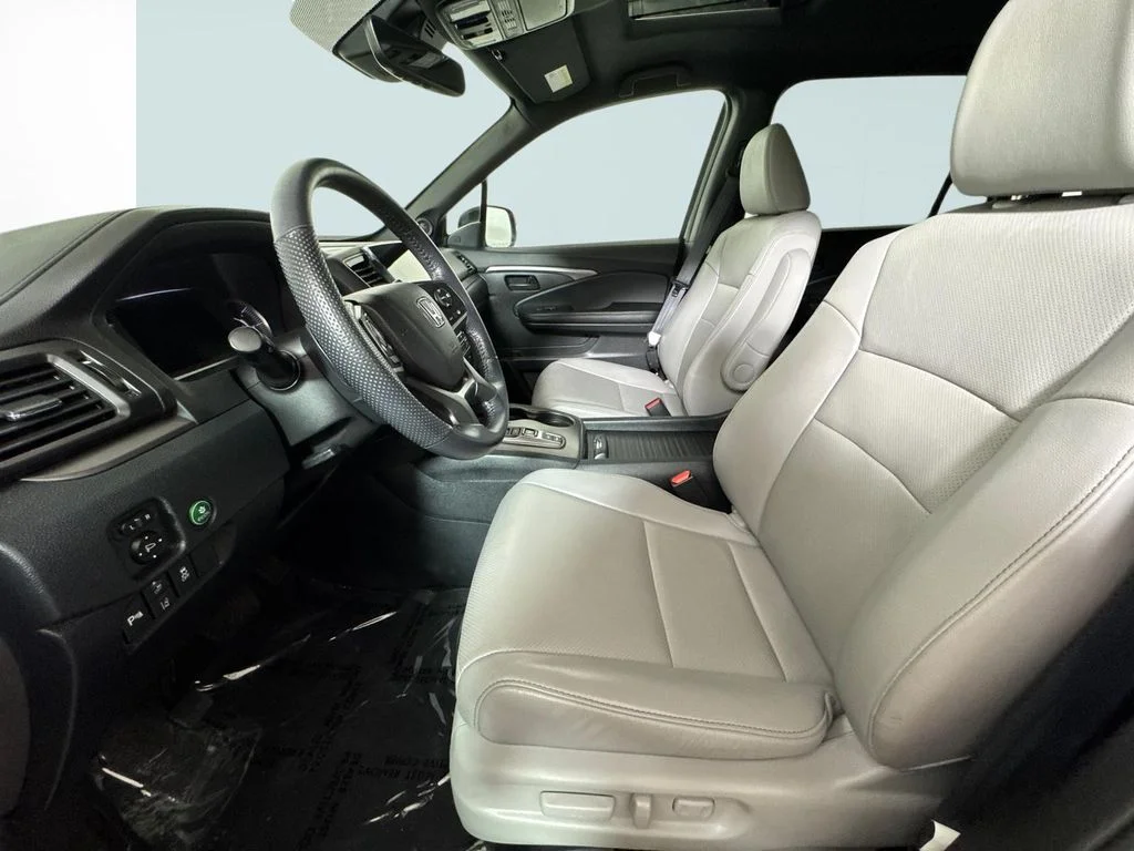 Used 2023 Gray Honda EX-L image 6