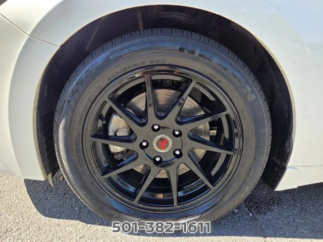 Used 2022 White Nissan SV image 21