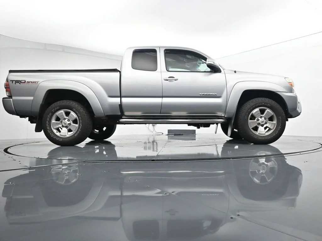 Used 2015 Silver Toyota Base image 35