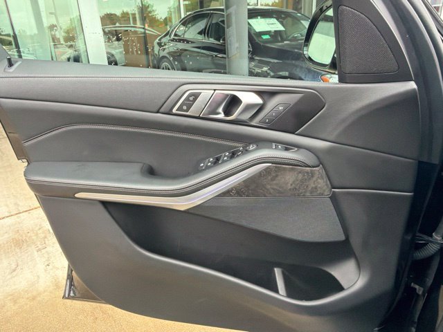 Used 2023 Black BMW xDrive40i image 13