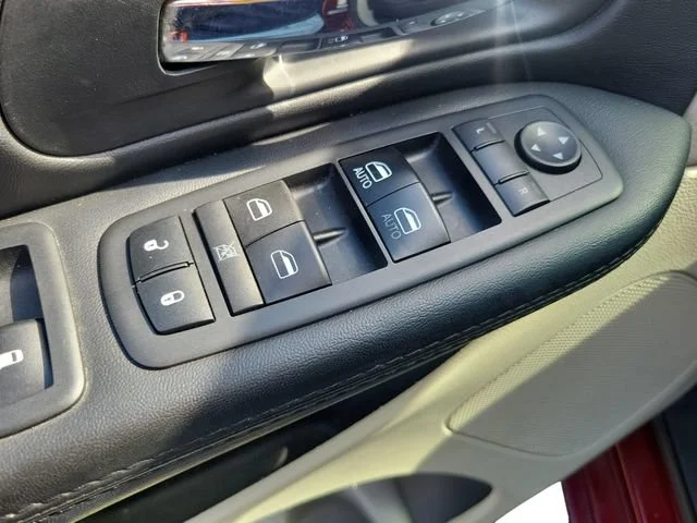 Used 2017 Octane Red Pear Dodge SE image 13