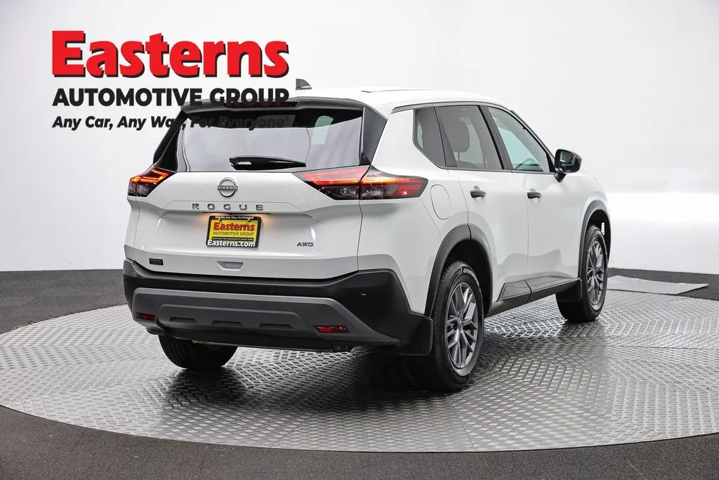 Used 2023 White Nissan S image 5