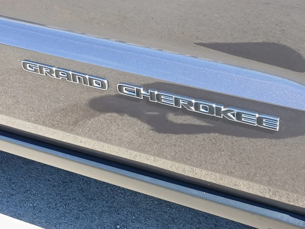 Used 2020 Gray Jeep Limited image 29