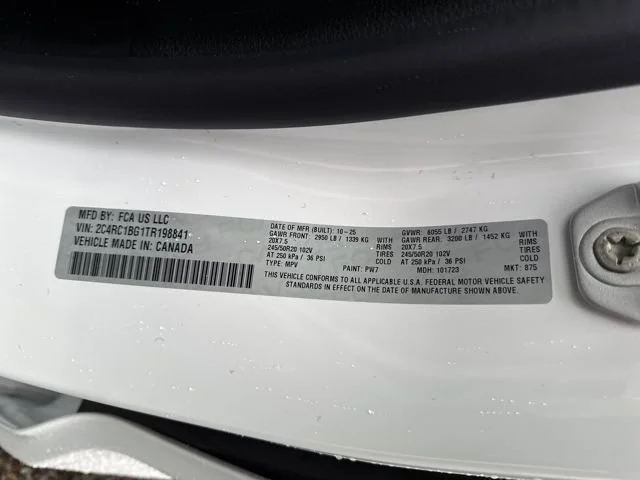 New 2026 Bright White Clear-Coat Exterior Paint Chrysler Select image 17