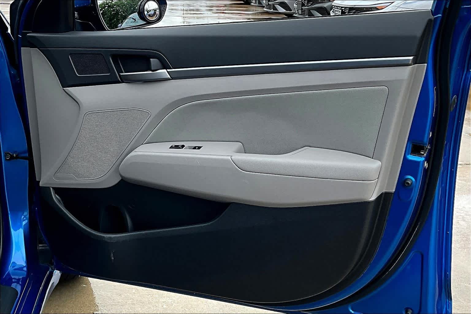 Used 2018 Electric Blue Hyundai Value Edition image 22