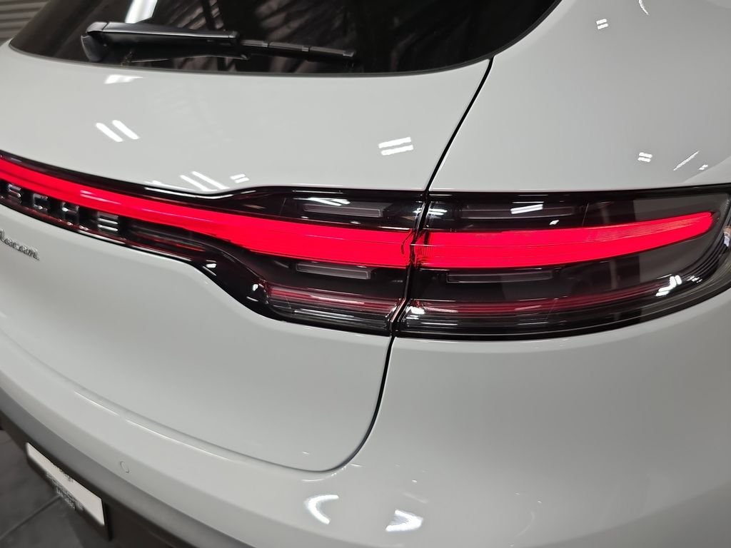 2026 Porsche Macan T - Photo 30