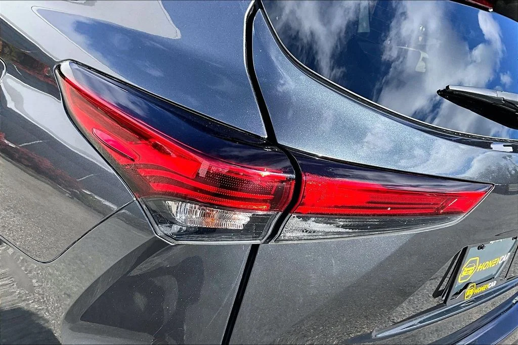 2021 Toyota Highlander XLE - Photo 22