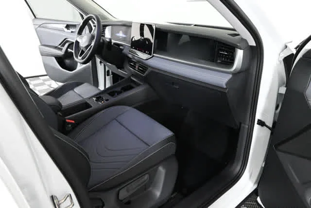 New 2026 Pure White Volkswagen SE image 14