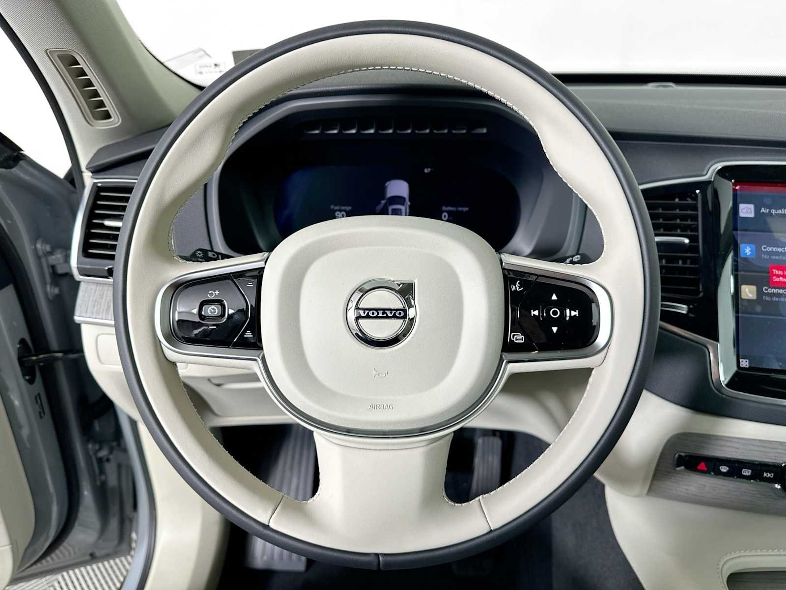 Certified Used 2025 Vapour Grey Volvo Plus image 9