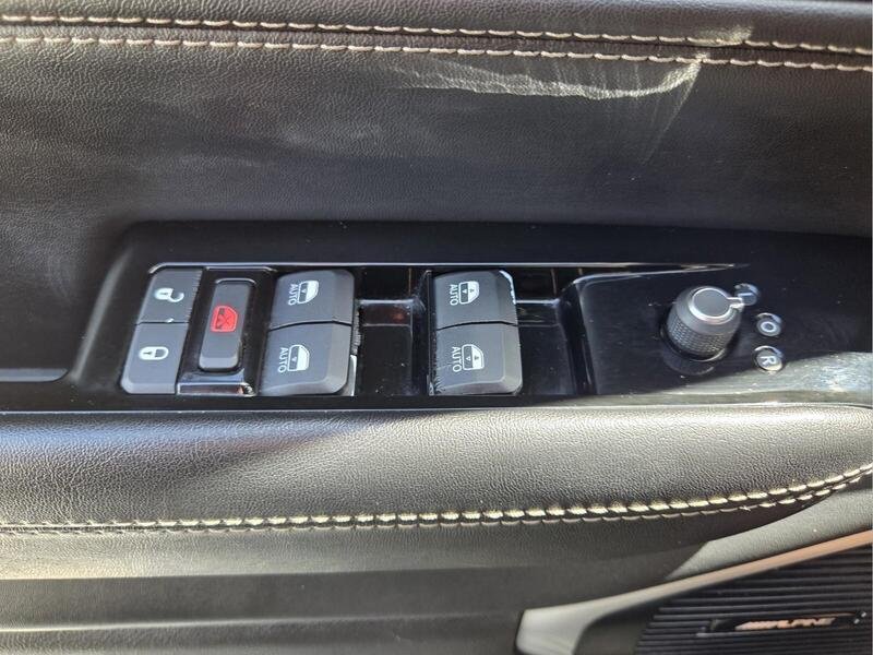 Used 2022 Diamond Black JEEP SERIES II 4X2 image 27