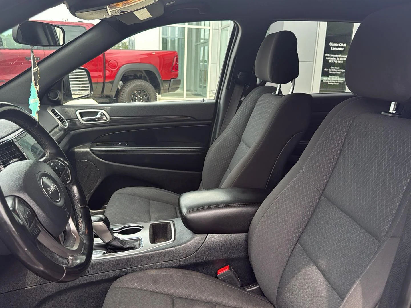 Used 2020 Billet Silver Metallic Jeep Laredo image 14