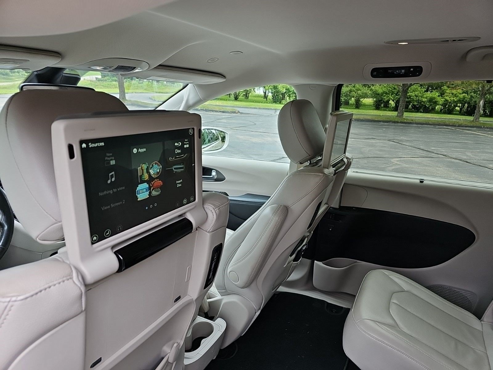 Used 2021 Luxury White Pearlcoat Chrysler Touring L image 18