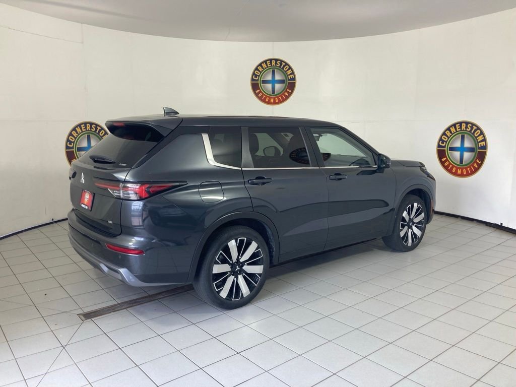 Used 2025 Gray Mitsubishi SE image 18