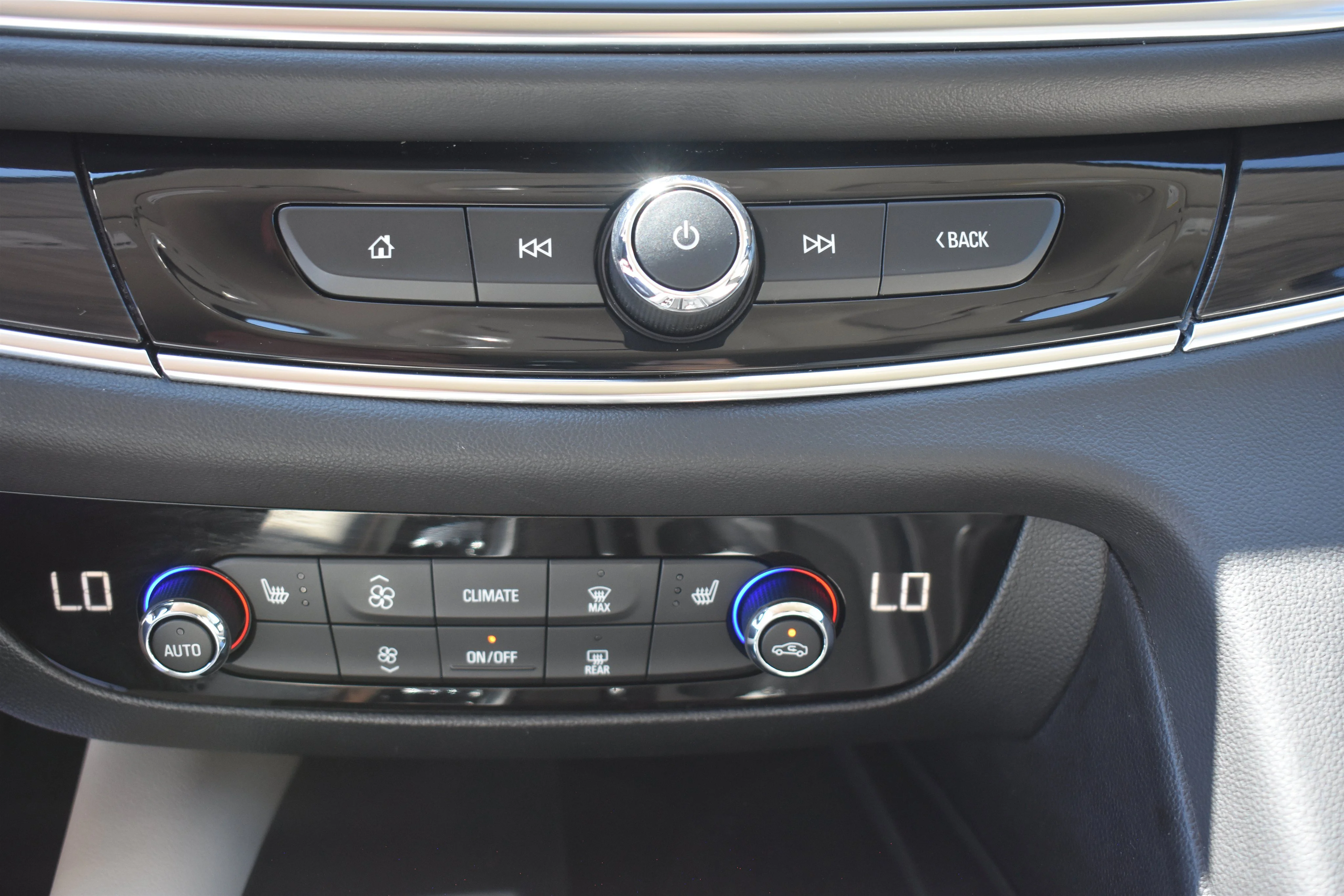 Used 2024 Emperor Blue Metallic Buick Essence image 27