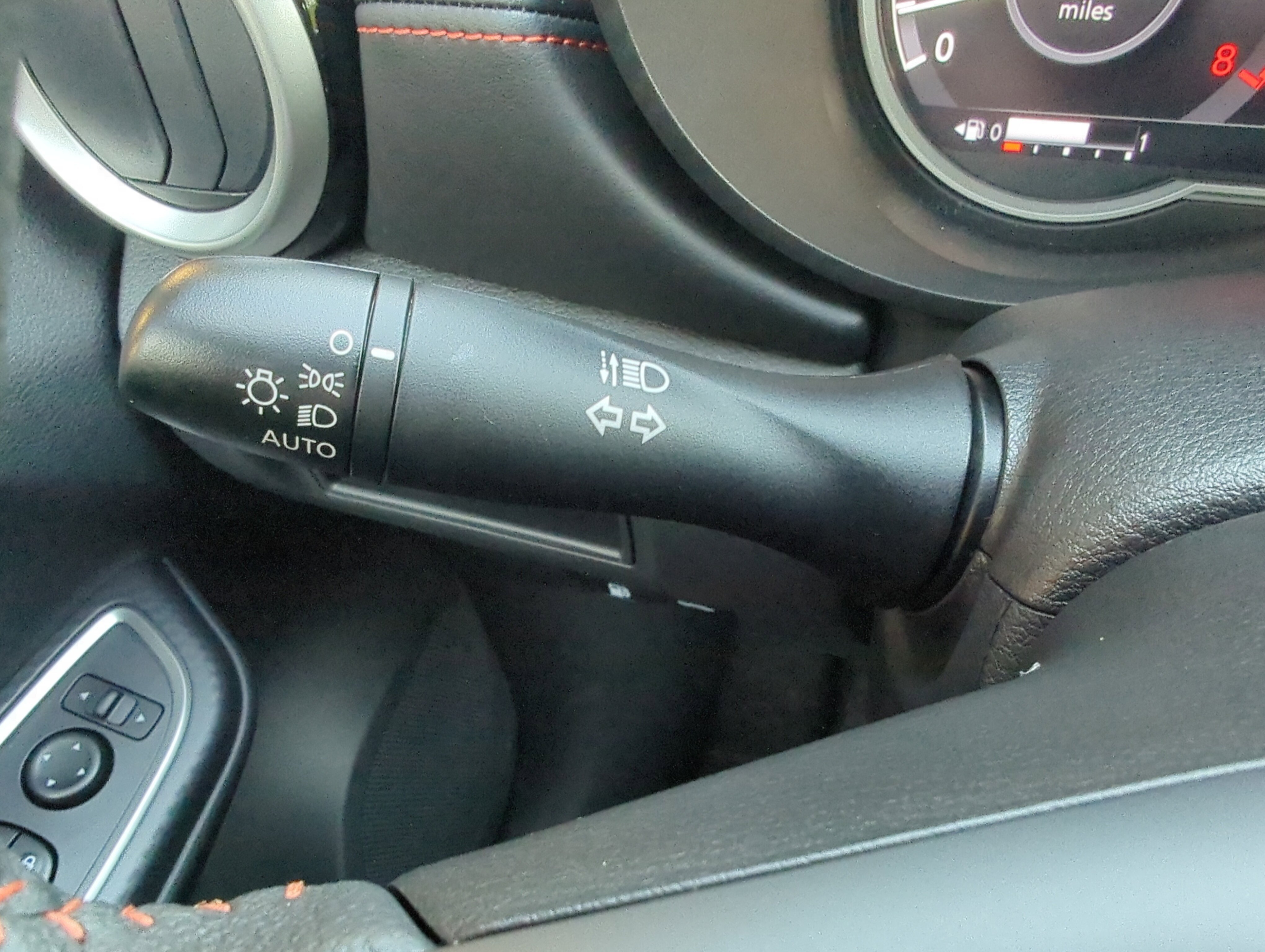 2025 Nissan Versa Sedan SR - Photo 21
