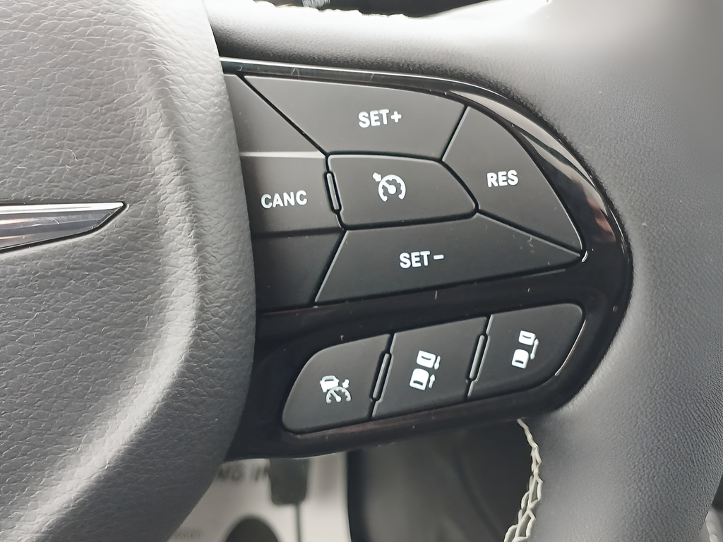 Used 2024 White Chrysler Select image 19
