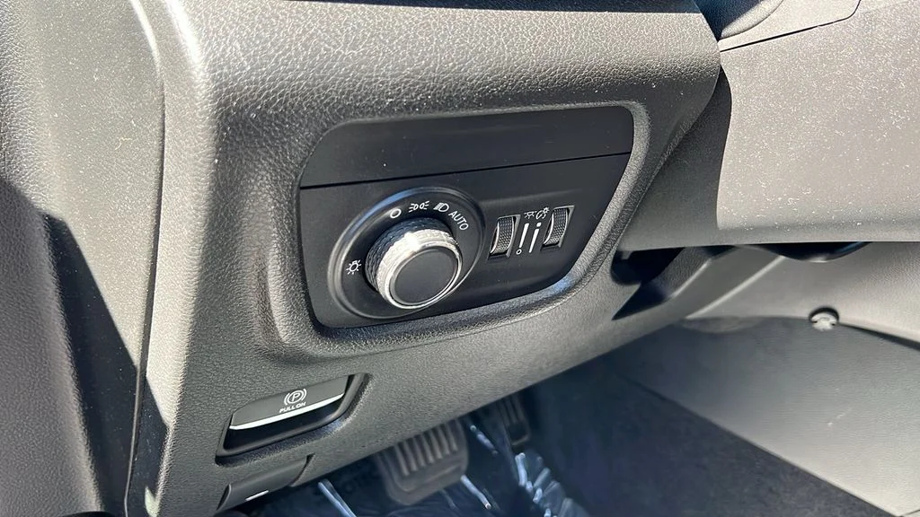 Used 2023 Gray Jeep Altitude X image 14