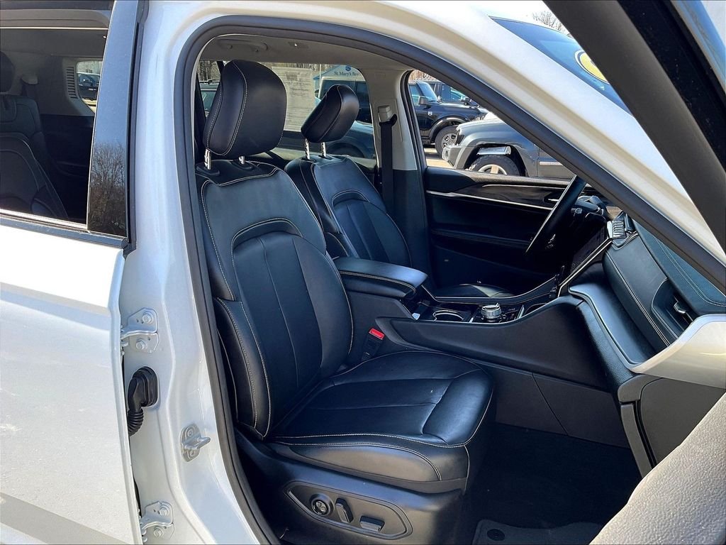 Used 2022 White Jeep Limited image 11