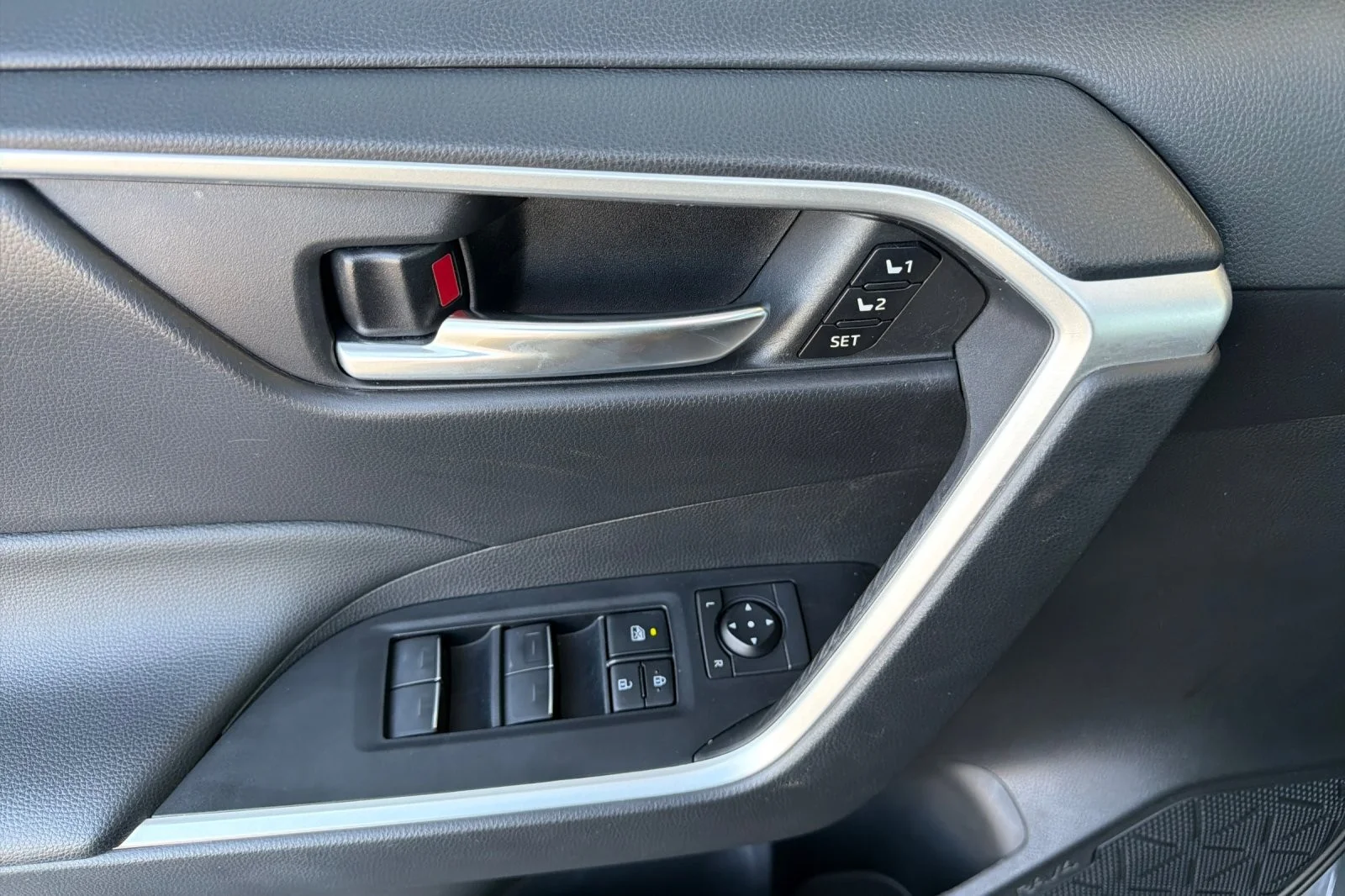 Certified Used 2024 MAGNETIC GRAY Toyota XLE Premium image 10