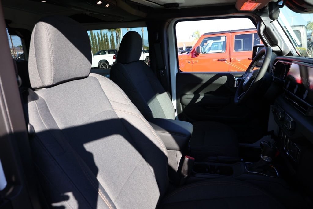 New 2026 Bright White Clear-Coat Exterior Paint Jeep Sport S image 18