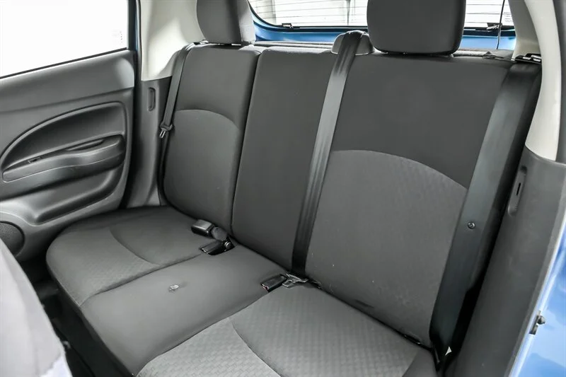 Used 2018 Sapphire Blue Mitsubishi ES image 17