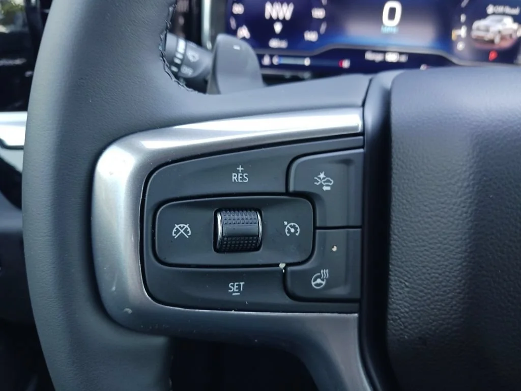 Used 2025 Summit White Chevrolet RST image 29