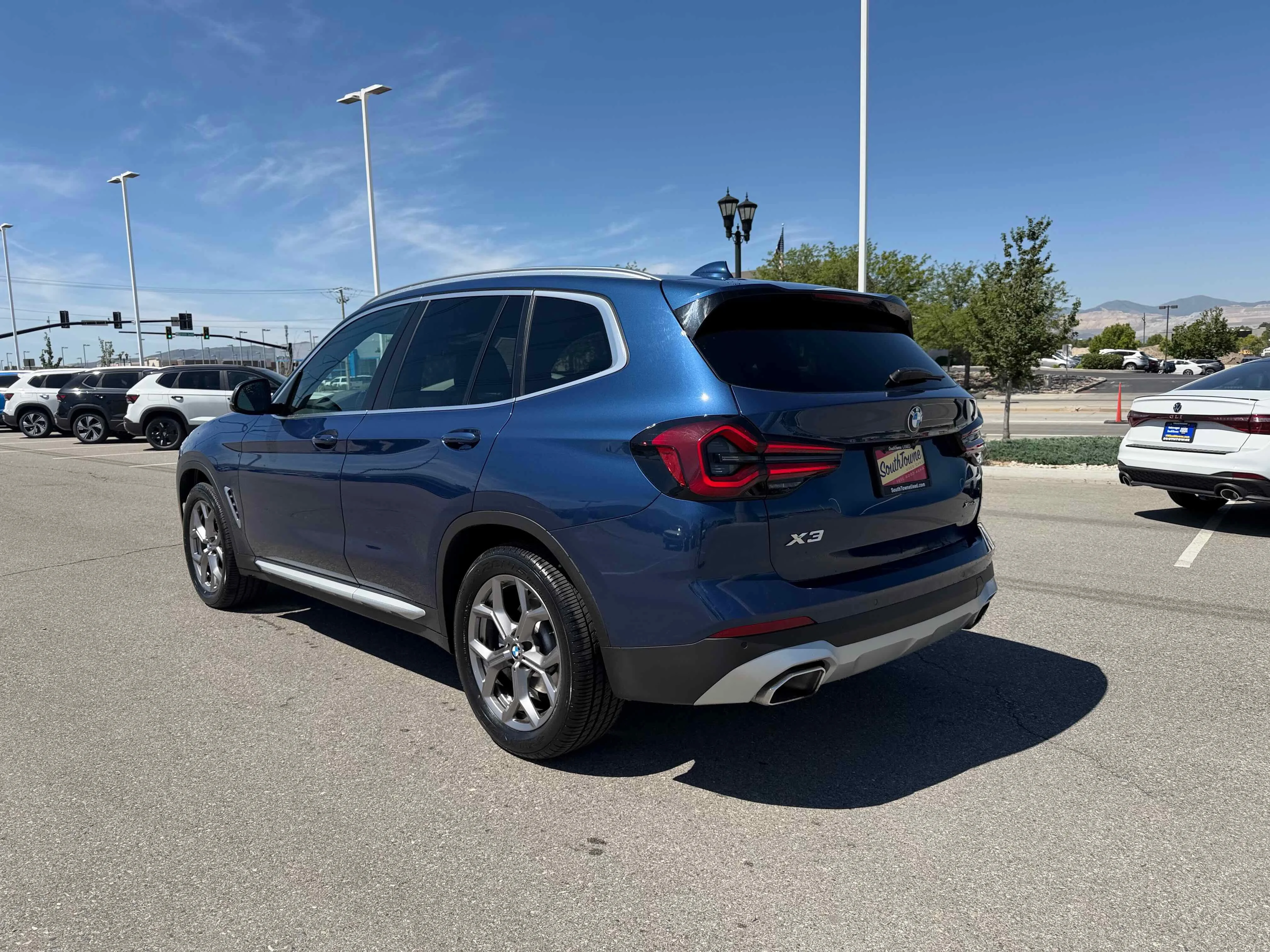 Used 2023 Phytonic Blue Metallic BMW xDrive30i image 5