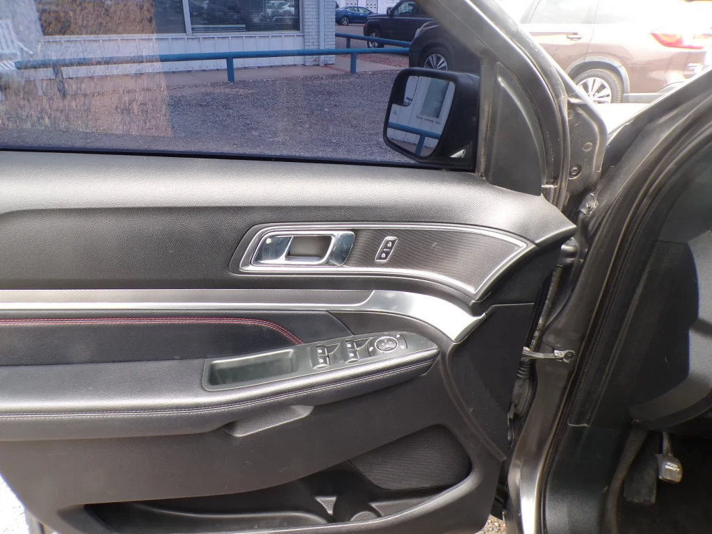 Used 2018 Magnetic Metallic Ford Sport image 13