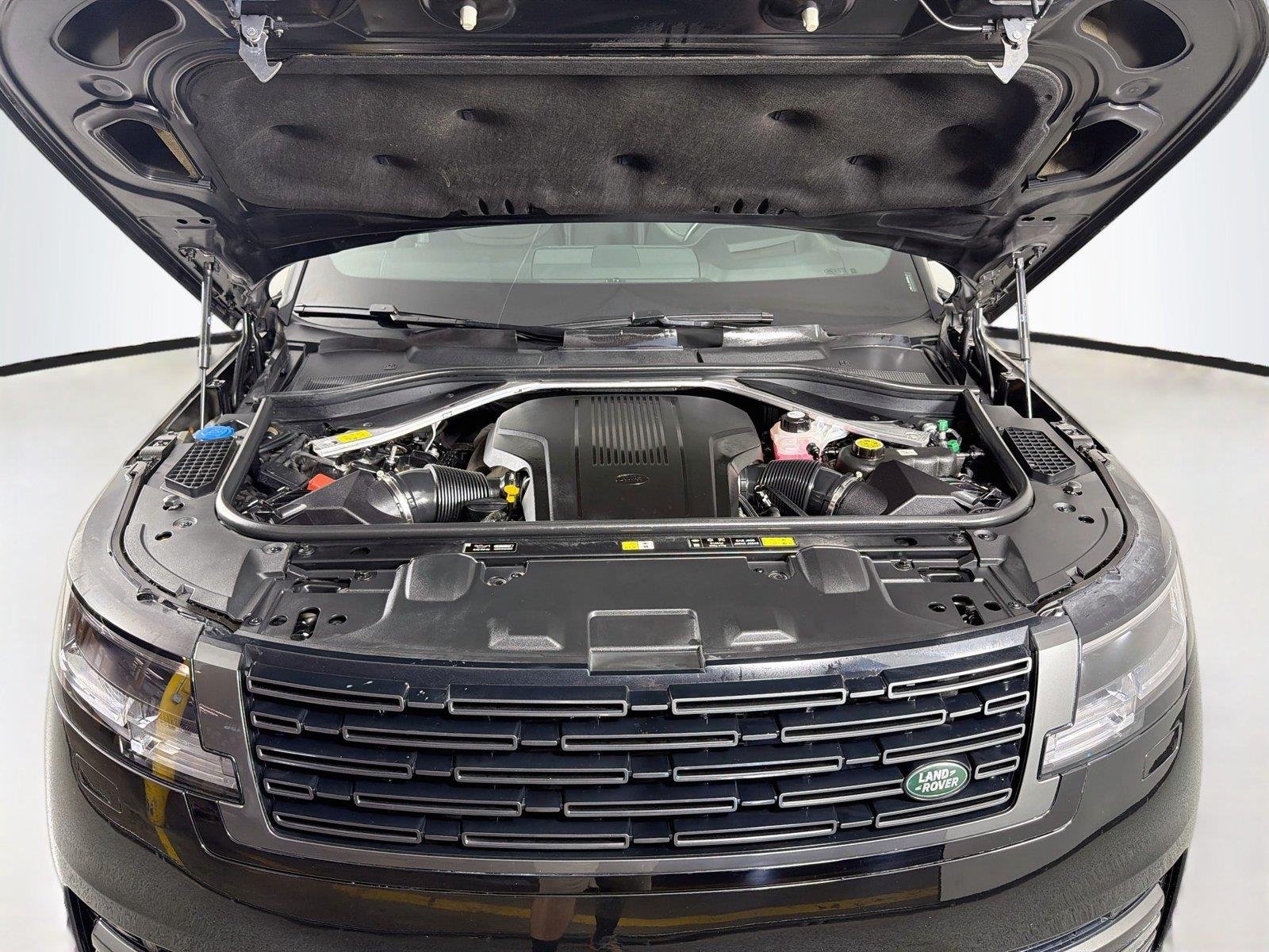 Certified Used 2024 Santorini Black Land Rover SE image 32